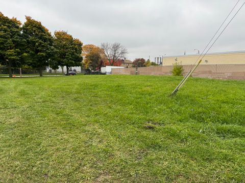 Photo of 1814-1816 W Walnut St, Milwaukee, WI 53205 (MLS # 1941626)