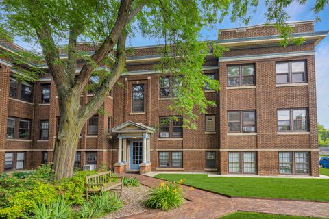 Photo of 2537 N Downer Ave, Milwaukee, WI 53211 (MLS # 1927961)