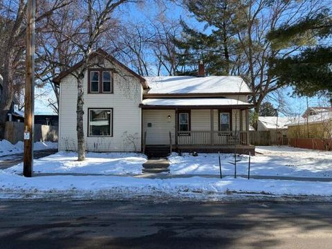 Photo of 825 Smith St, Stevens Point, WI 54481 (MLS # 1948946)