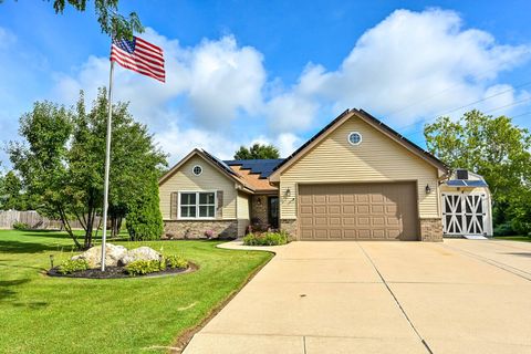 Photo of 990 E Groveland Dr, Oak Creek, WI 53154 (MLS # 1930419)