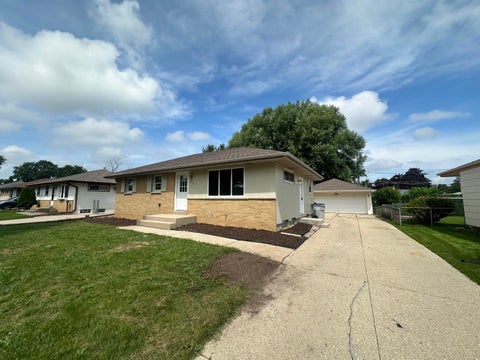 Photo of 8034 W Tesch Ave, Milwaukee, WI 53220 (MLS # 1976408)