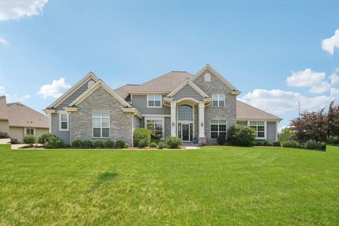 Photo of N49W18765 Emerald Hills Dr, Menomonee Falls, WI 53051 (MLS # 1950635)