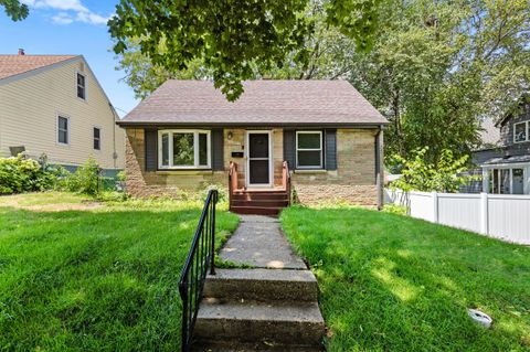 Photo of 3819 S Arctic Ave, Saint Francis, WI 53235 (MLS # 1972345)
