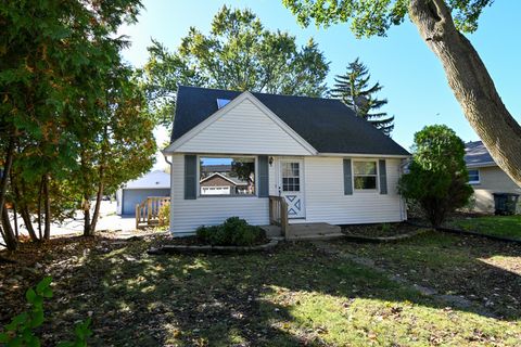 Photo of 12121 W Cathedral Ave, Wauwatosa, WI 53226 (MLS # 1939760)