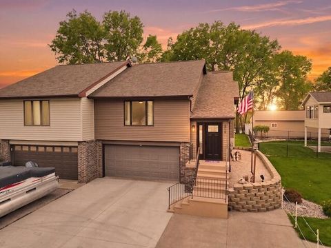 Photo of 1207 Townsend St, La Crosse, WI 54601 (MLS # 1960748)