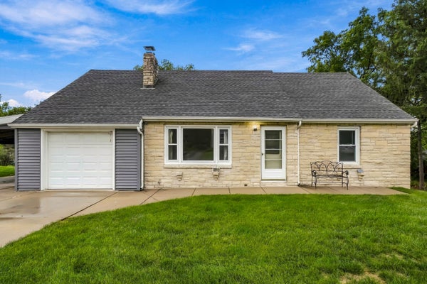 5216 ERLING AVE, MCFARLAND, WI 53558 - Image 5d388043a63ff83e9a59aa1966f7dad2/1338211368