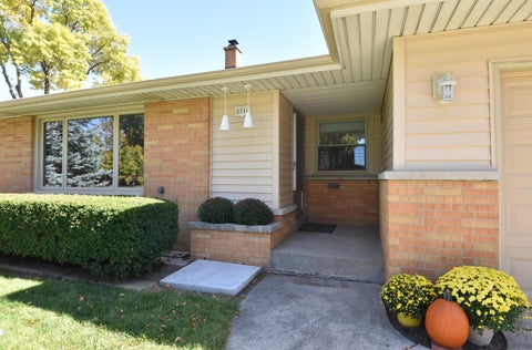 Photo of 2710 S 72nd St, West Allis, WI 53219 (MLS # 1984083)