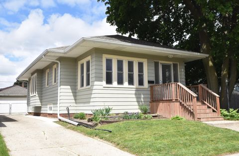 Photo of 1224 West Lawn Ave, Racine, WI 53405 (MLS # 1963444)