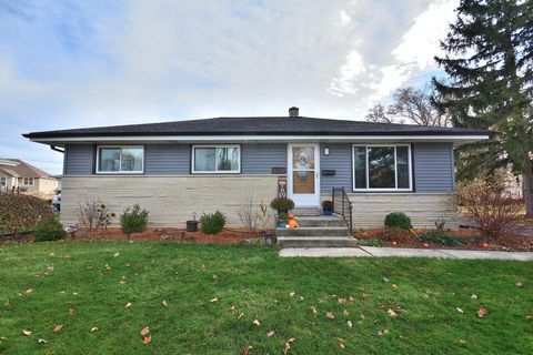 Photo of W178N8846 Queensway St, Menomonee Falls, WI 53051 (MLS # 1943652)