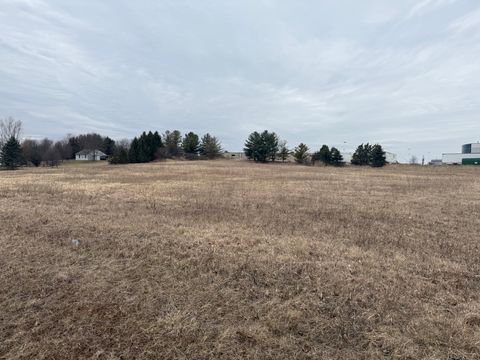 Photo of 5660 W Oakwood Rd, Franklin, WI 53132 (MLS # 1954418)