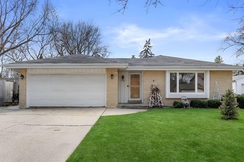 Photo of 11925 W Lynx Ave, Milwaukee, WI 53225 (MLS # 1955692)