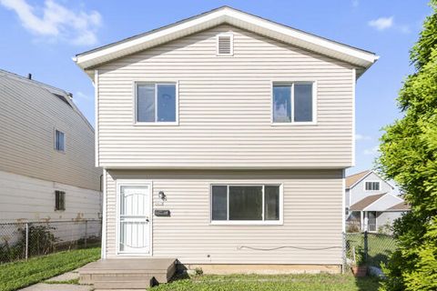Photo of 2419 N 6th St, Milwaukee, WI 53212 (MLS # 1936871)