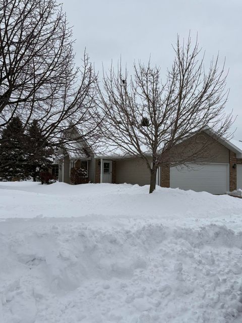 Photo of 338 Woodridge Pl, Manitowoc, WI 54220 (MLS # 1954260)