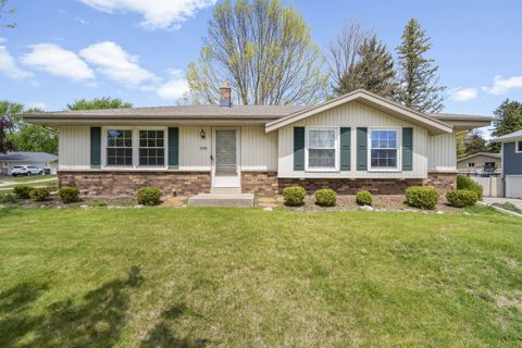 Photo of 1520 Riverdale Dr, Oconomowoc, WI 53066 (MLS # 1962389)