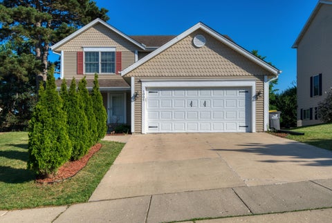Photo of 1005 Dresser Ave, Waukesha, WI 53188 (MLS # 1971719)