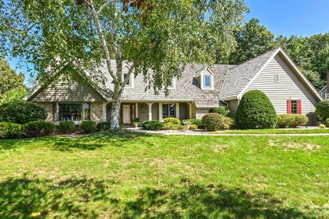 Photo of 20740 Bartlett Ct, Brookfield, WI 53045 (MLS # 1977706)