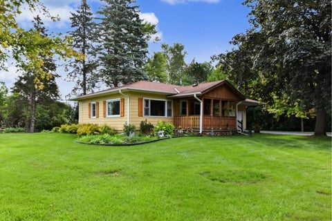 Photo of W188N9690 Orchard Dr, Germantown, WI 53022 (MLS # 1980957)