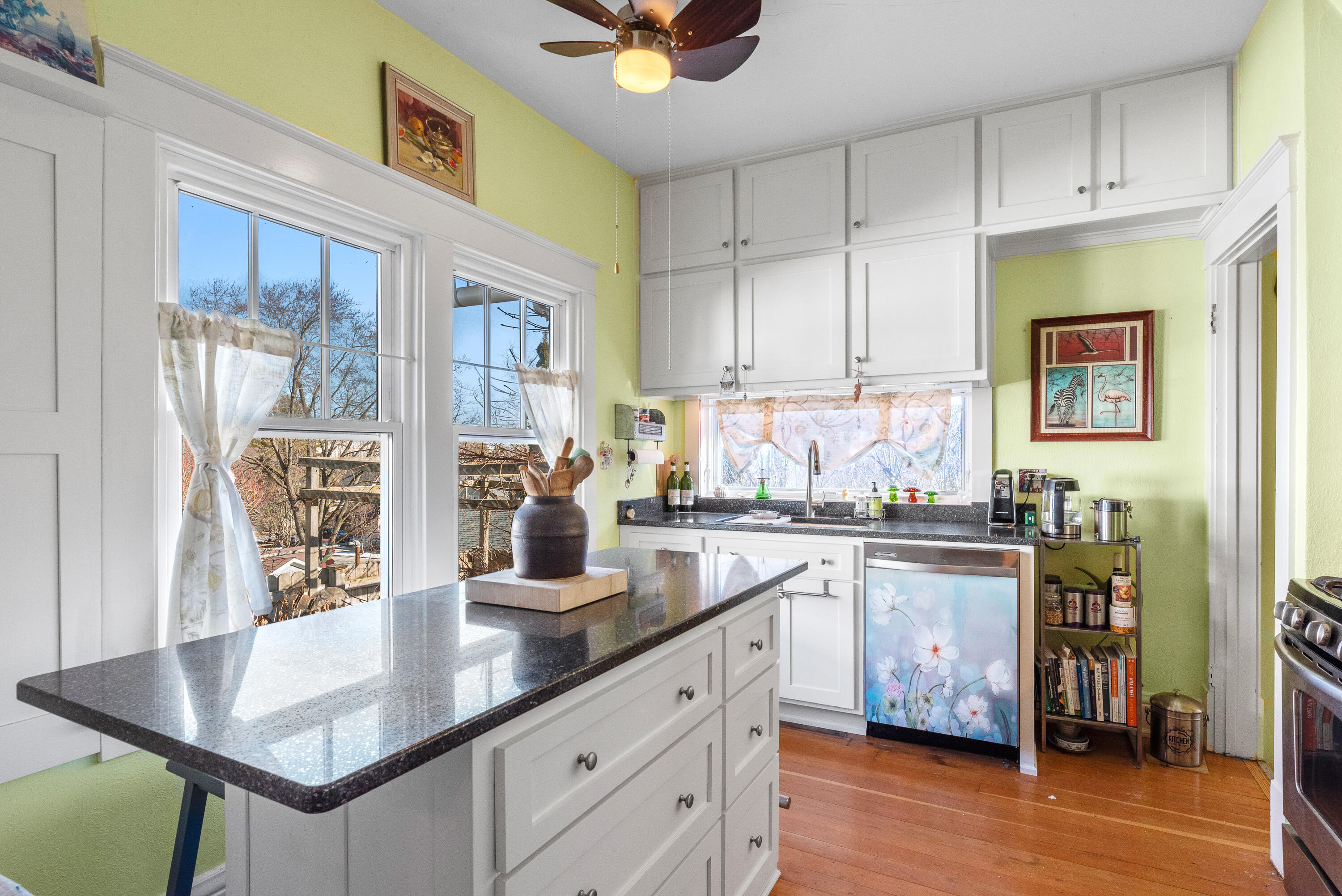 Port Washington, Wisconsin 53074, United States, 2 Bedrooms Bedrooms, ,2 BathroomsBathrooms,Residential,Pending,6484