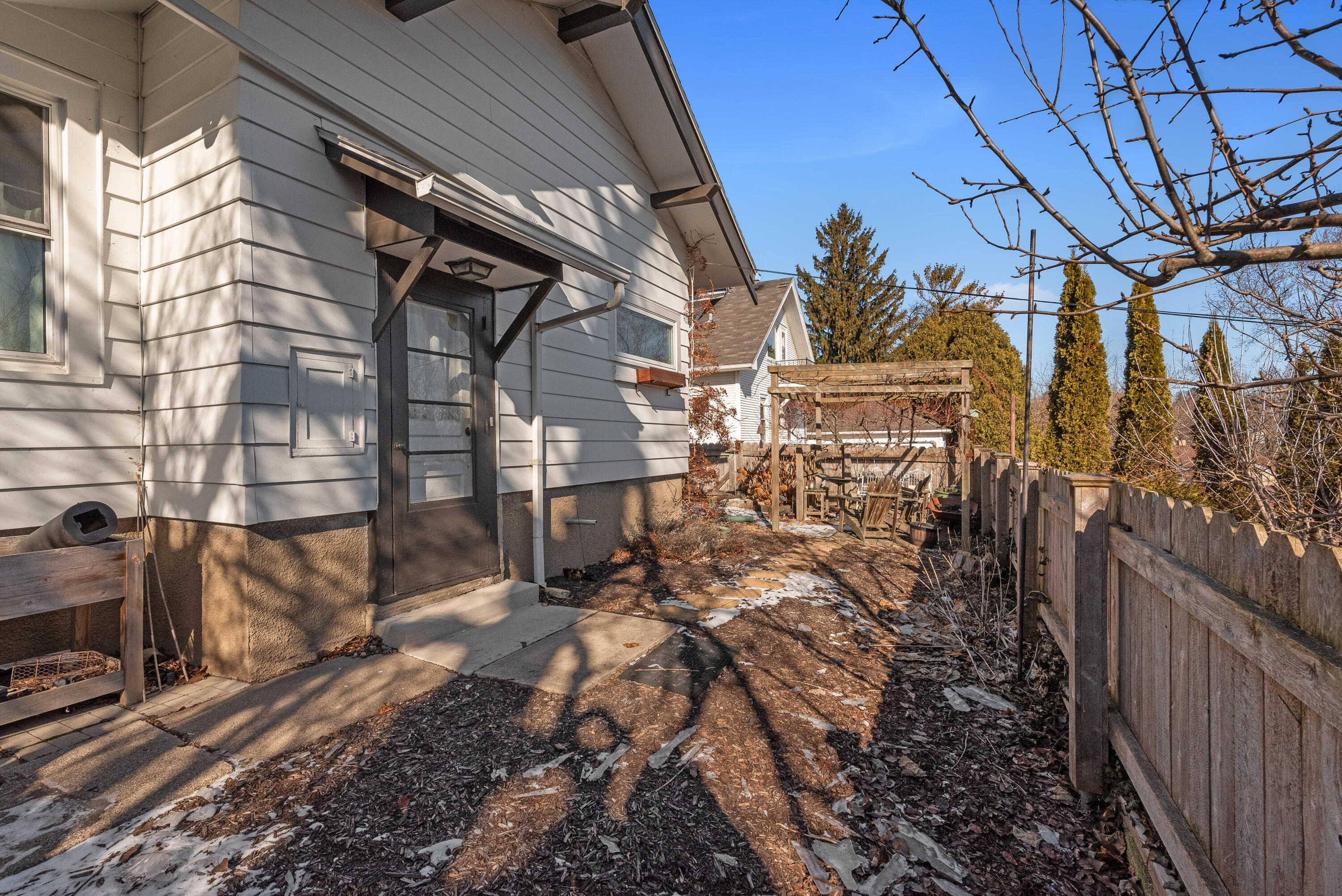 Port Washington, Wisconsin 53074, United States, 2 Bedrooms Bedrooms, ,2 BathroomsBathrooms,Residential,Pending,6484