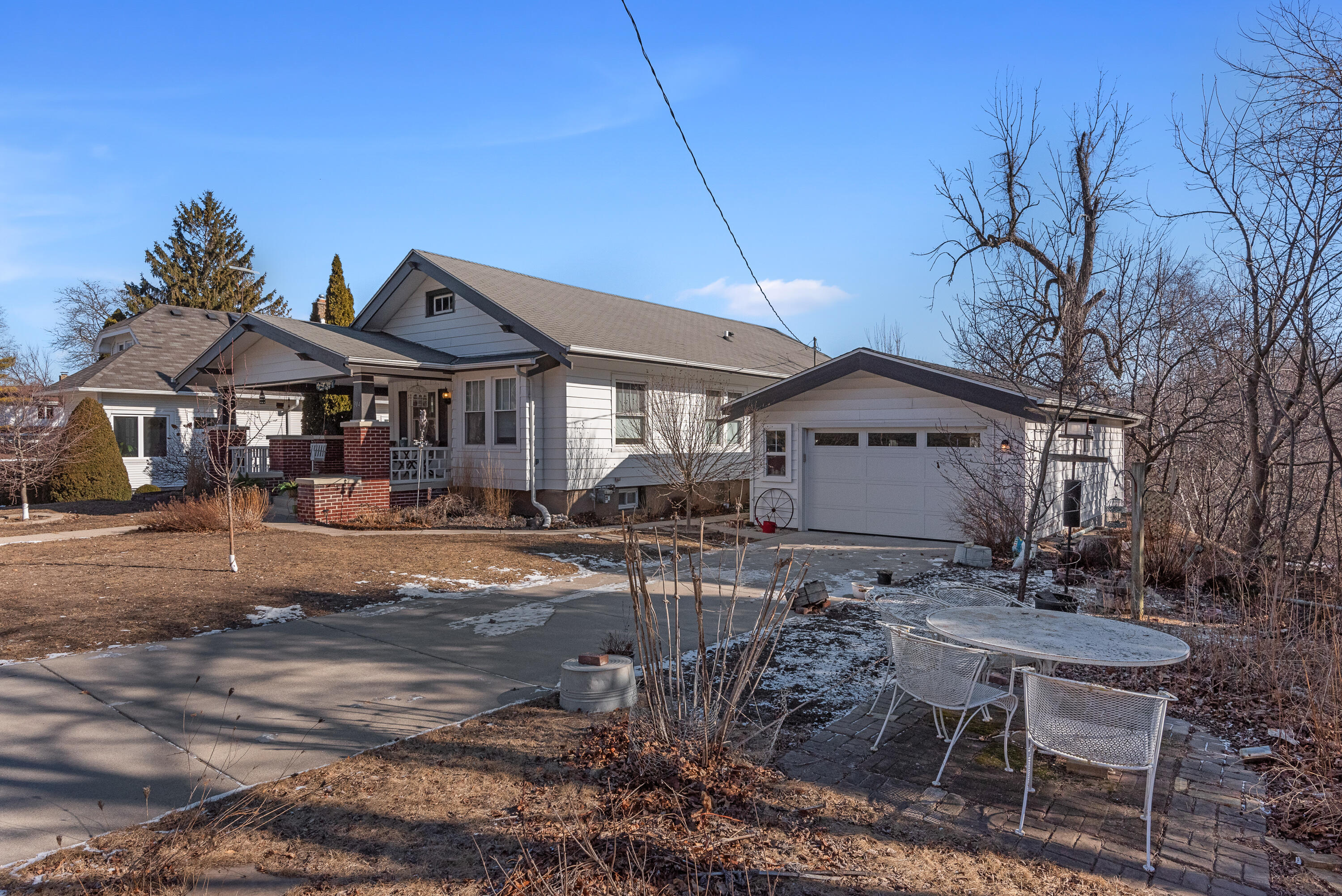 Port Washington, Wisconsin 53074, United States, 2 Bedrooms Bedrooms, ,2 BathroomsBathrooms,Residential,Pending,6484