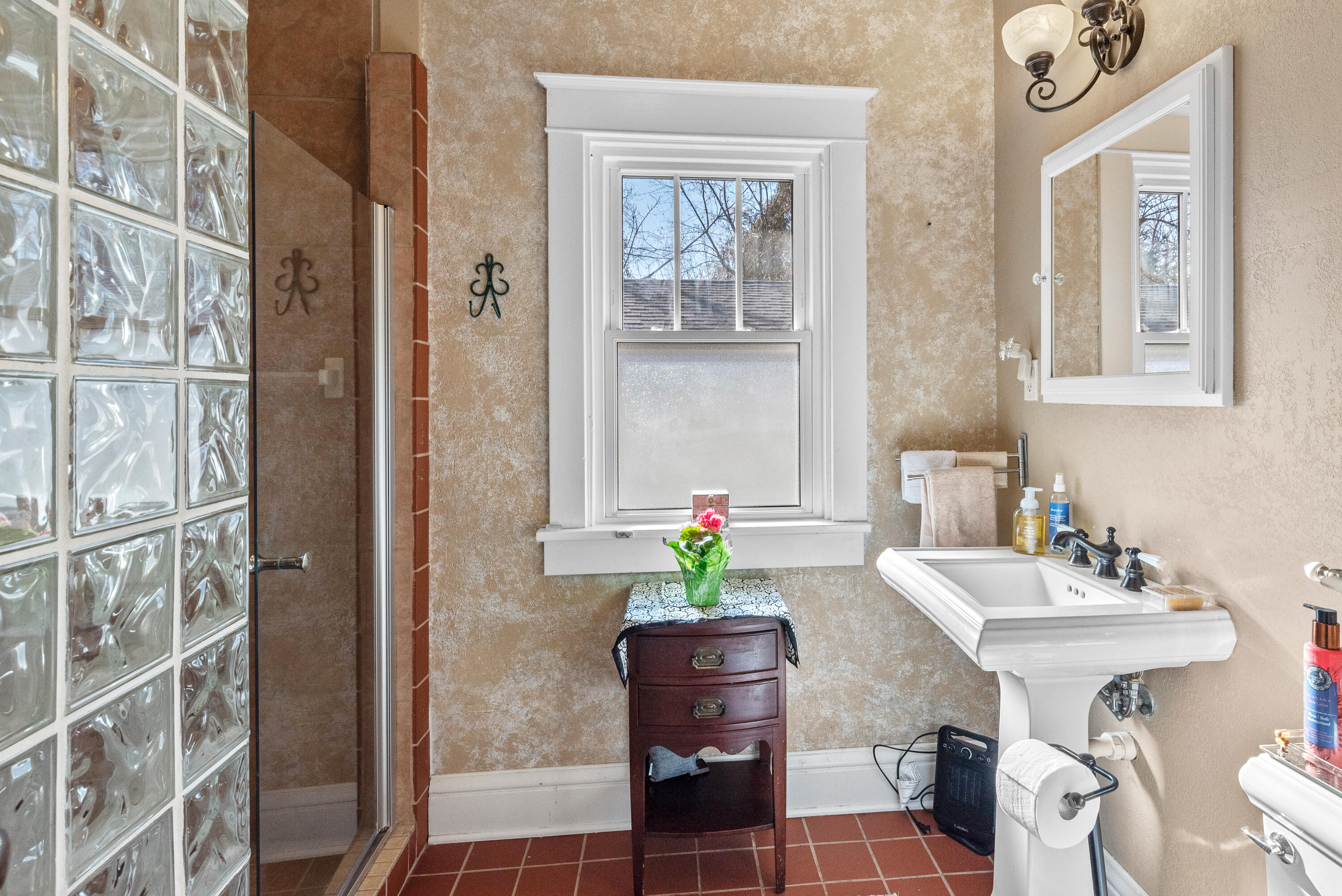 Port Washington, Wisconsin 53074, United States, 2 Bedrooms Bedrooms, ,2 BathroomsBathrooms,Residential,Pending,6484