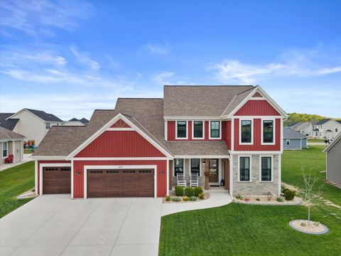 Photo of 1311 Whalen Dr, Oconomowoc, WI 53066 (MLS # 1962636)
