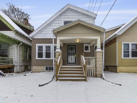 Photo of 1818 W Nash St, Milwaukee, WI 53206 (MLS # 1947966)