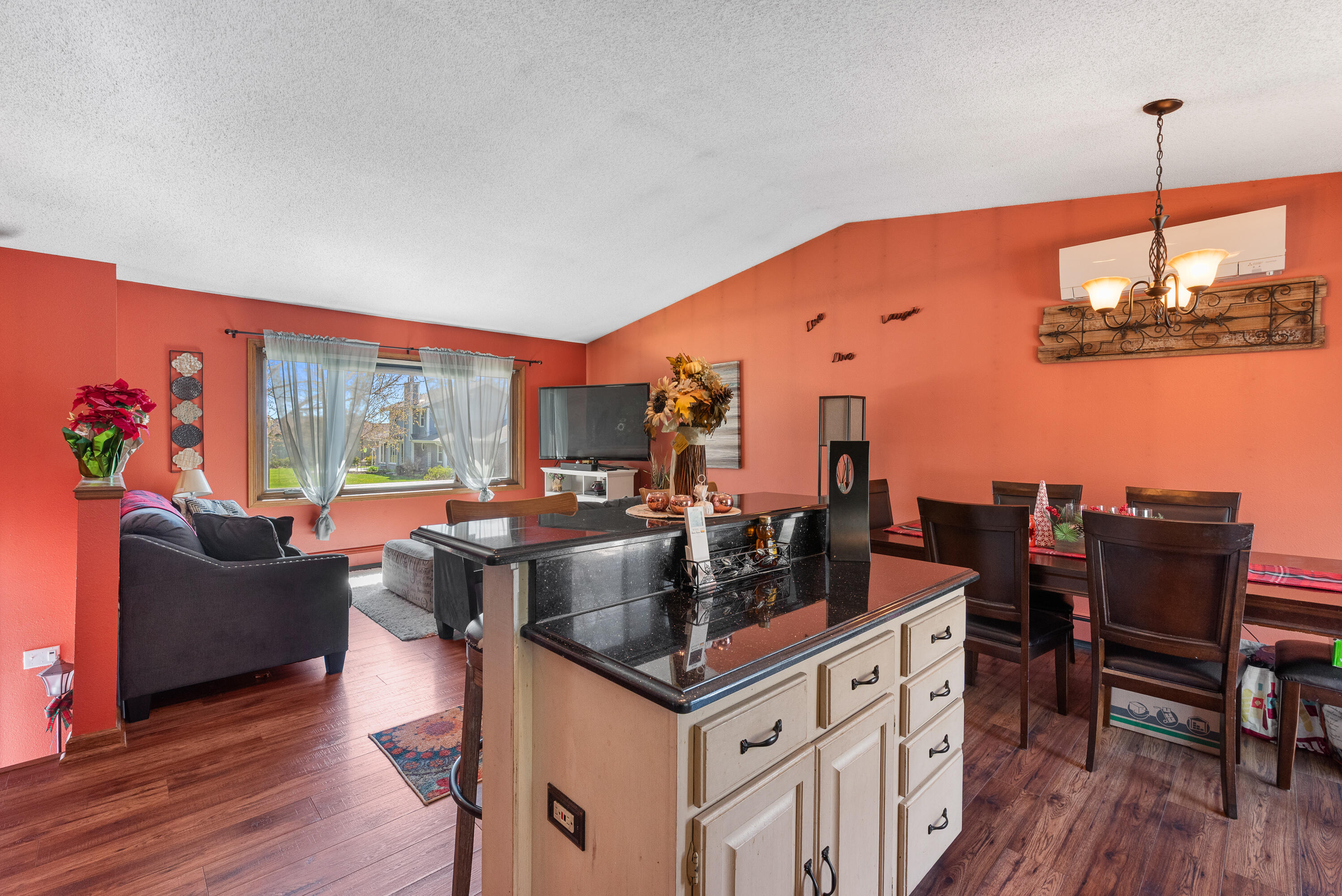 Belgium, Wisconsin 53004, United States, 3 Bedrooms Bedrooms, ,2 BathroomsBathrooms,Residential,Pending,127605