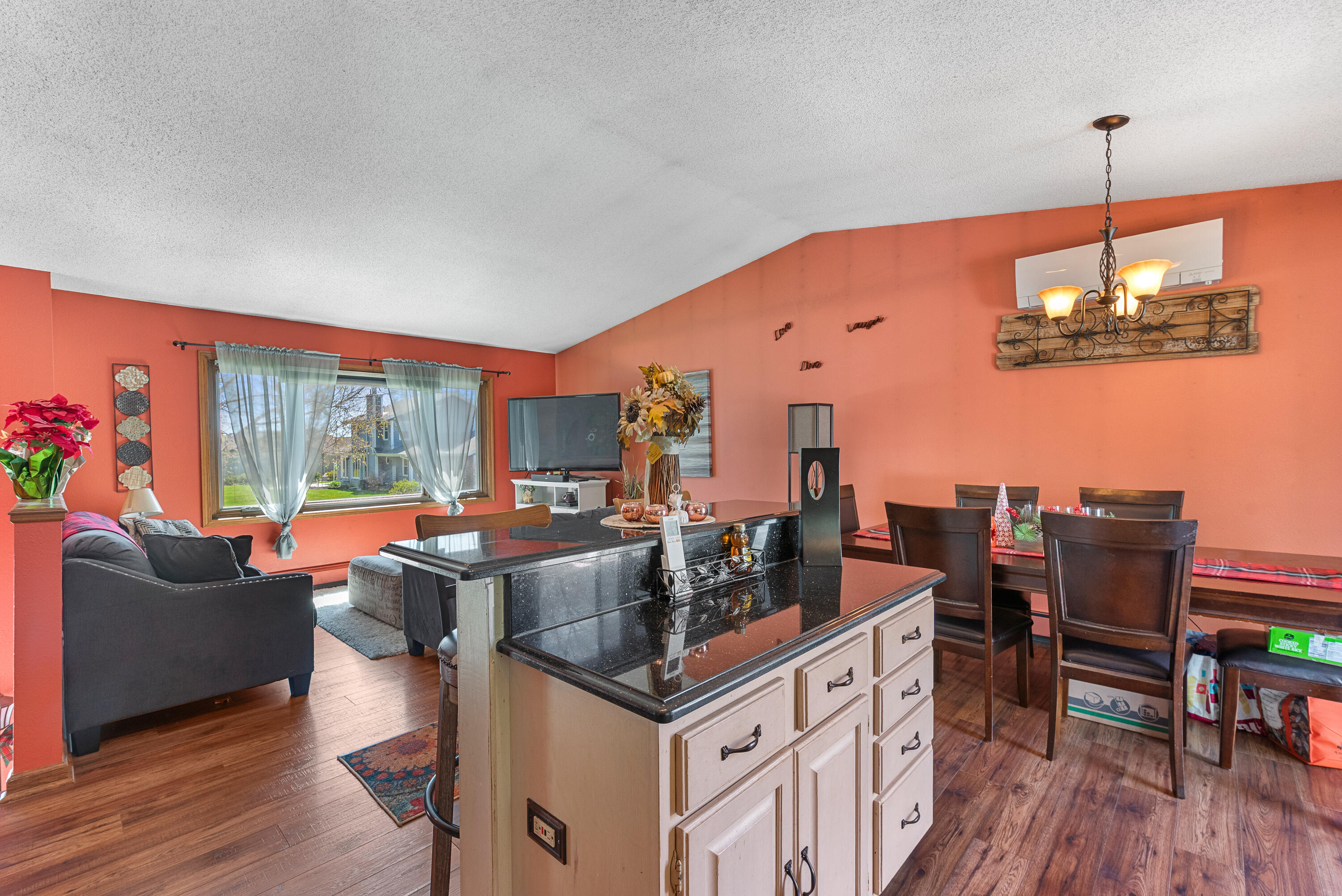 Belgium, Wisconsin 53004, United States, 3 Bedrooms Bedrooms, ,2 BathroomsBathrooms,Residential,Pending,127605