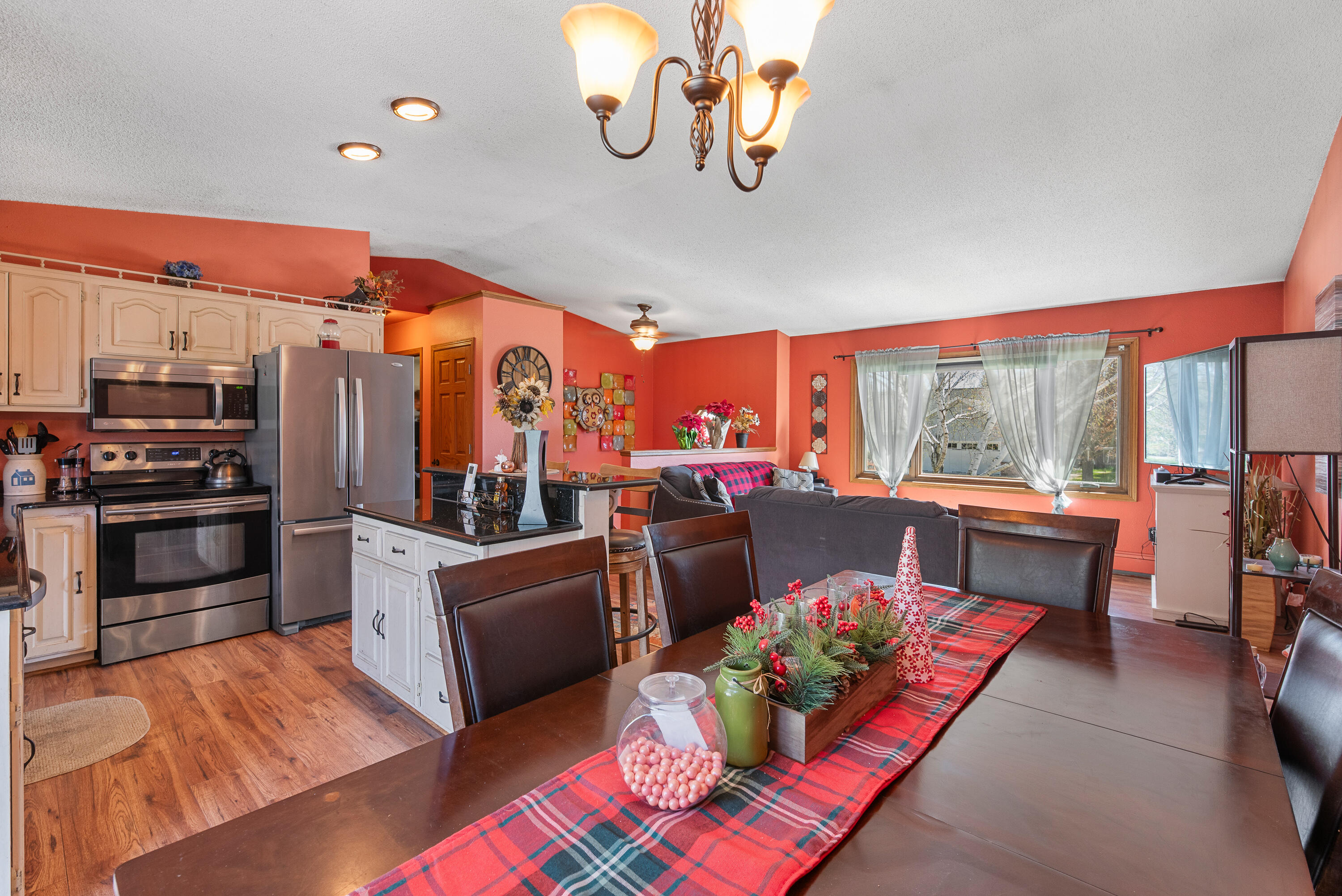 Belgium, Wisconsin 53004, United States, 3 Bedrooms Bedrooms, ,2 BathroomsBathrooms,Residential,Pending,127605