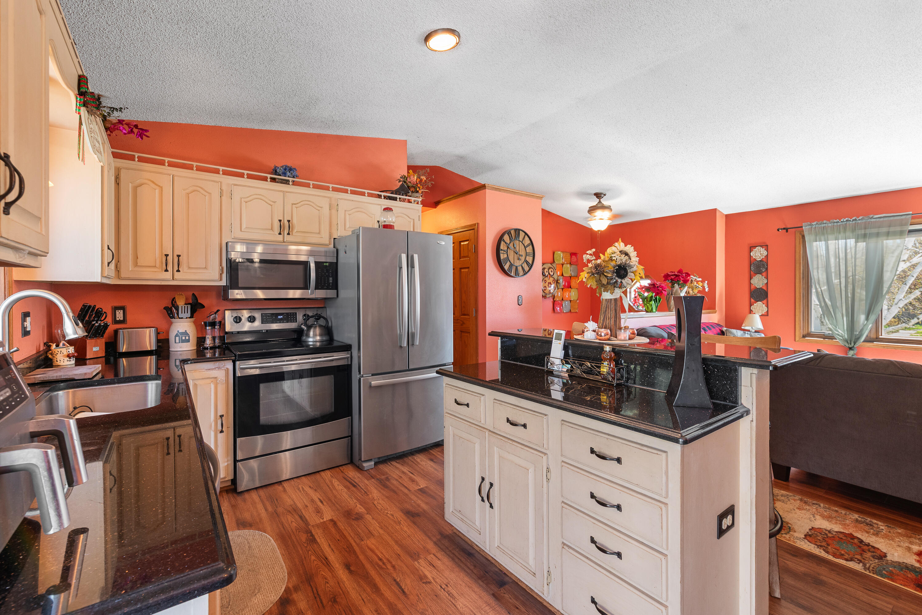 Belgium, Wisconsin 53004, United States, 3 Bedrooms Bedrooms, ,2 BathroomsBathrooms,Residential,Pending,127605