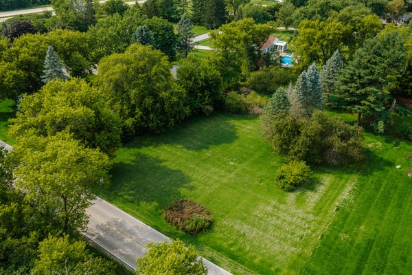E LISBON RD, OCONOMOWOC, WI 53066 - Image 5df4b96da9d28186df7e7cefe05c9edd/556951229