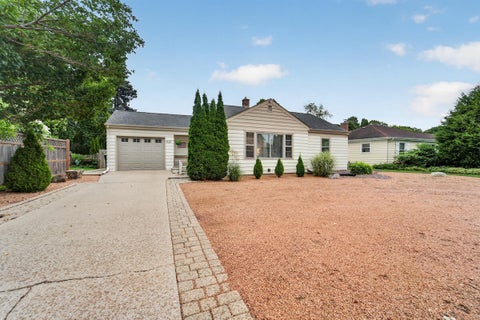 Photo of 1127 W Colonial Dr, Mount Pleasant, WI 53405 (MLS # 1979667)