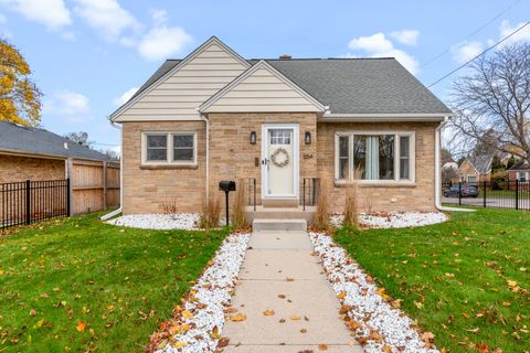 Photo of 354 W Jackson St, Port Washington, WI 53074 (MLS # 1899764)