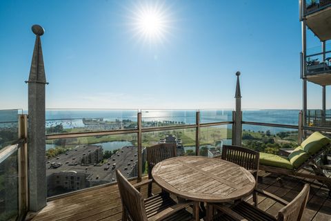 Photo of 1313 N Franklin Pl, Milwaukee, WI 53202 (MLS # 1935542)