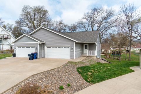 Photo of 1025 Lincoln St, Onalaska, WI 54650 (MLS # 1958789)