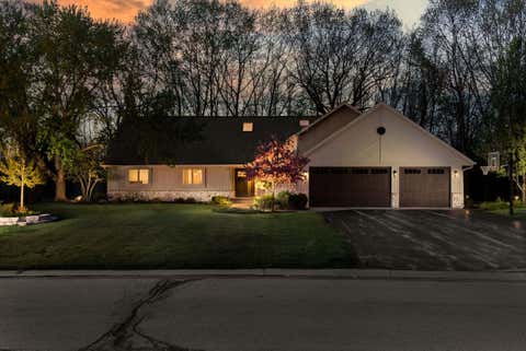 Photo of 14920 Clare-Bridge Ln, Brookfield, WI 53005 (MLS # 1969305)