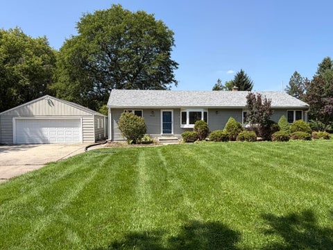 Photo of 7315 S 48th St, Franklin, WI 53132 (MLS # 1981770)