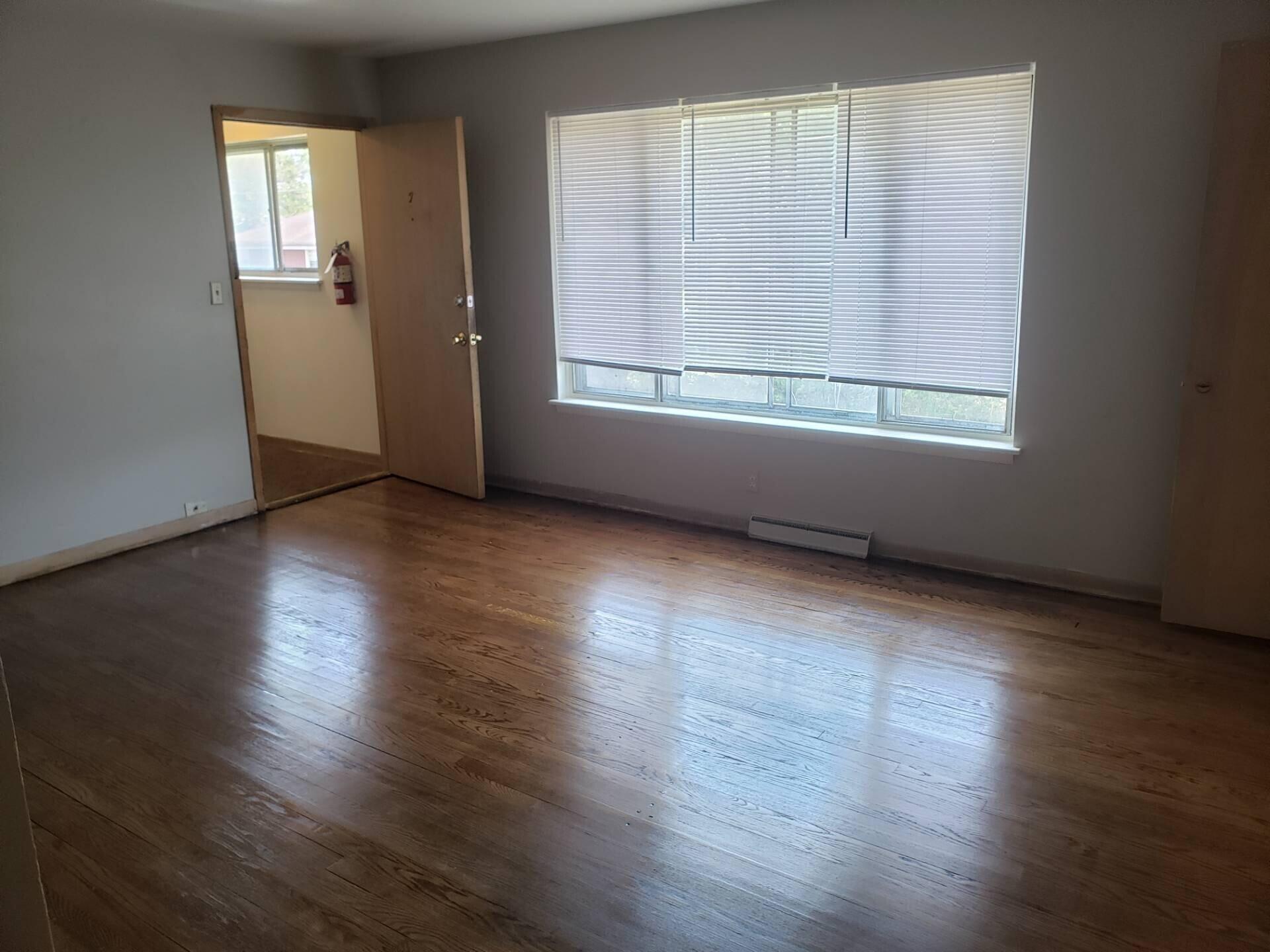 Milwaukee, Wisconsin 53218, United States, 2 Bedrooms Bedrooms, ,1 BathroomBathrooms,Residential,Active,201525