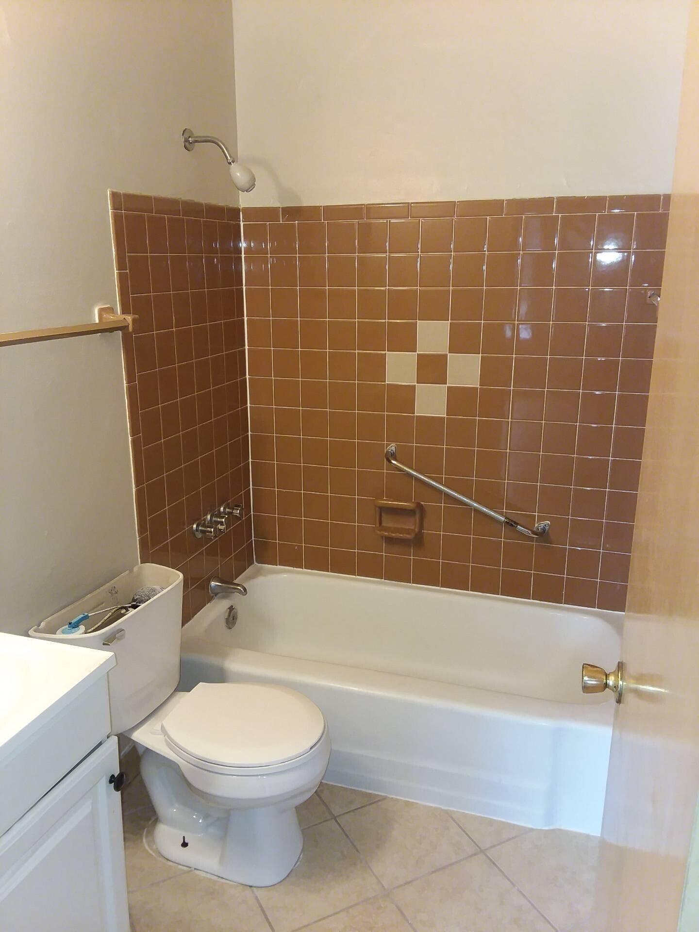 Milwaukee, Wisconsin 53218, United States, 2 Bedrooms Bedrooms, ,1 BathroomBathrooms,Residential,Active,201525