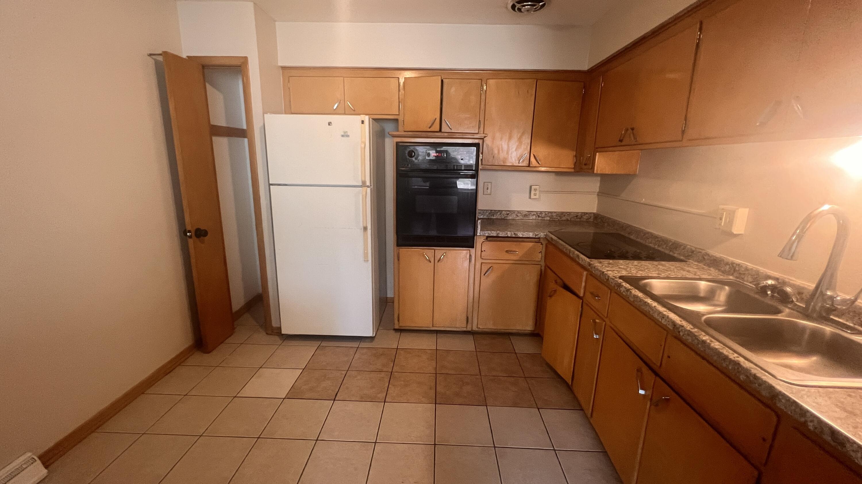 Milwaukee, Wisconsin 53218, United States, 2 Bedrooms Bedrooms, ,1 BathroomBathrooms,Residential,Active,201525