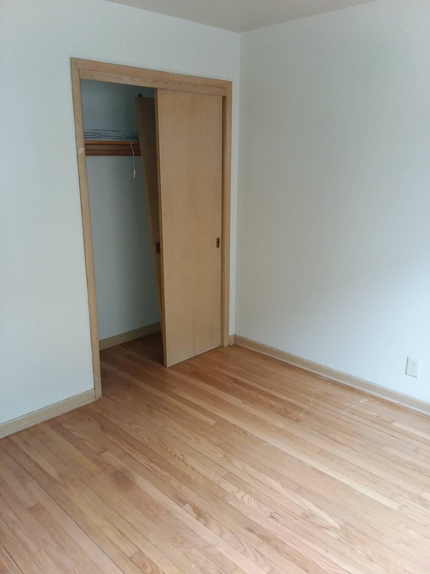 Milwaukee, Wisconsin 53218, United States, 2 Bedrooms Bedrooms, ,1 BathroomBathrooms,Residential,Active,201525