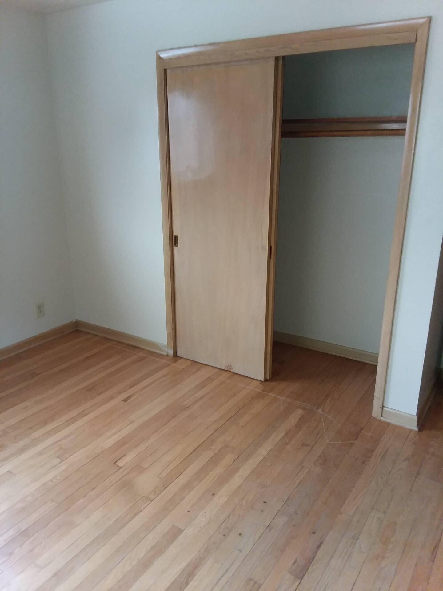 Milwaukee, Wisconsin 53218, United States, 2 Bedrooms Bedrooms, ,1 BathroomBathrooms,Residential,Active,201525