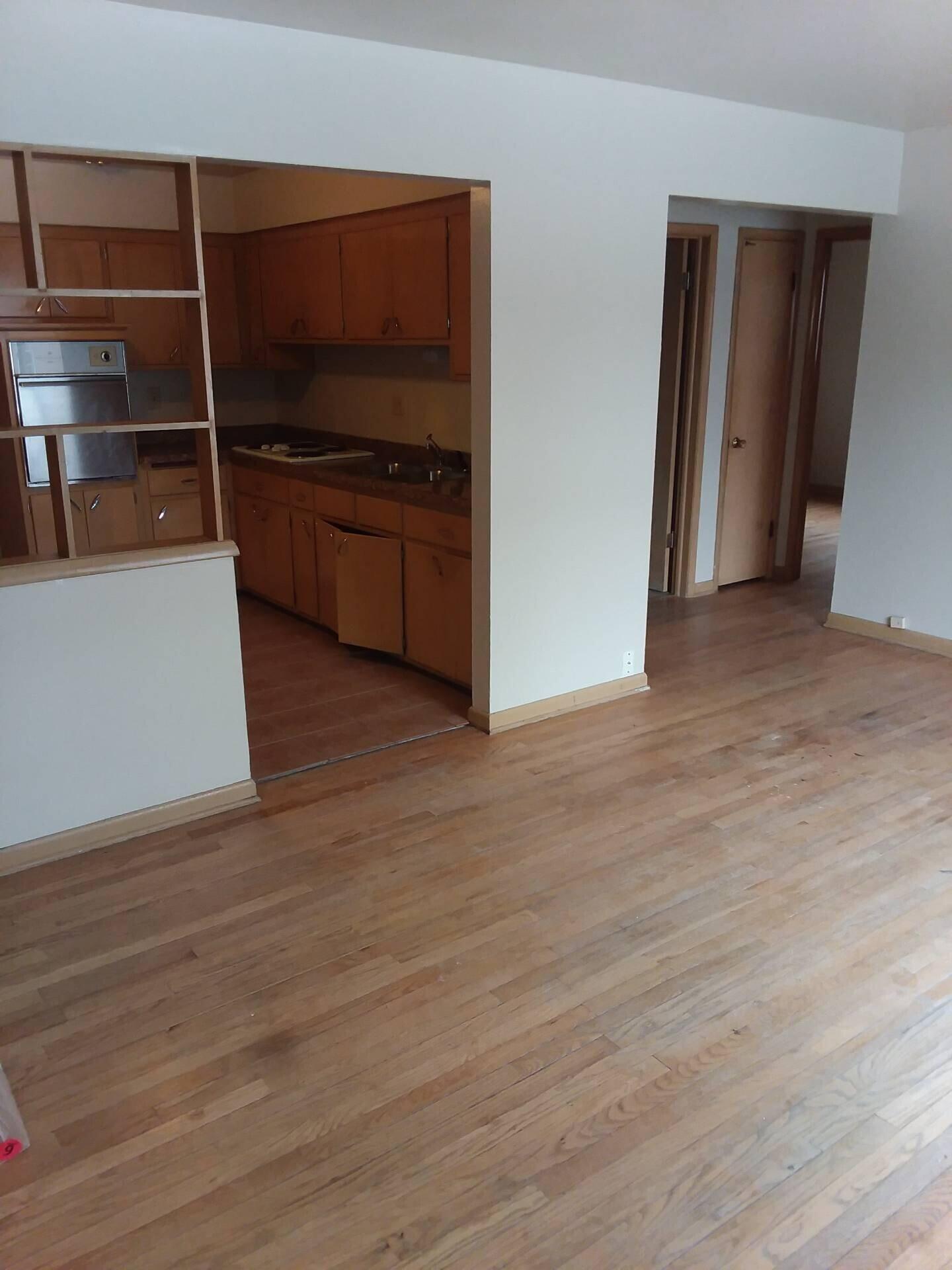 Milwaukee, Wisconsin 53218, United States, 2 Bedrooms Bedrooms, ,1 BathroomBathrooms,Residential,Active,201525