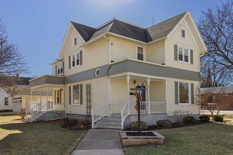 Photo of 149 W Washington St, Burlington, WI 53105 (MLS # 1951027)