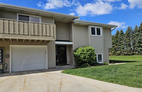 Photo of 6440 S Crabapple Ct, Oak Creek, WI 53154 (MLS # 1962361)