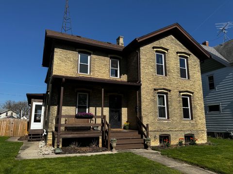 Photo of 209 College Ave, Watertown, WI 53094 (MLS # 1959062)