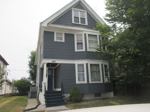 Photo of 1822 S 10th St, Milwaukee, WI 53204 (MLS # 1973558)