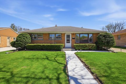 Photo of 2514 S 89th St, West Allis, WI 53227 (MLS # 1959105)