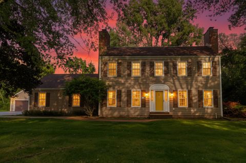 Photo of 9822 N Auburn Ct, Mequon, WI 53092 (MLS # 1936732)